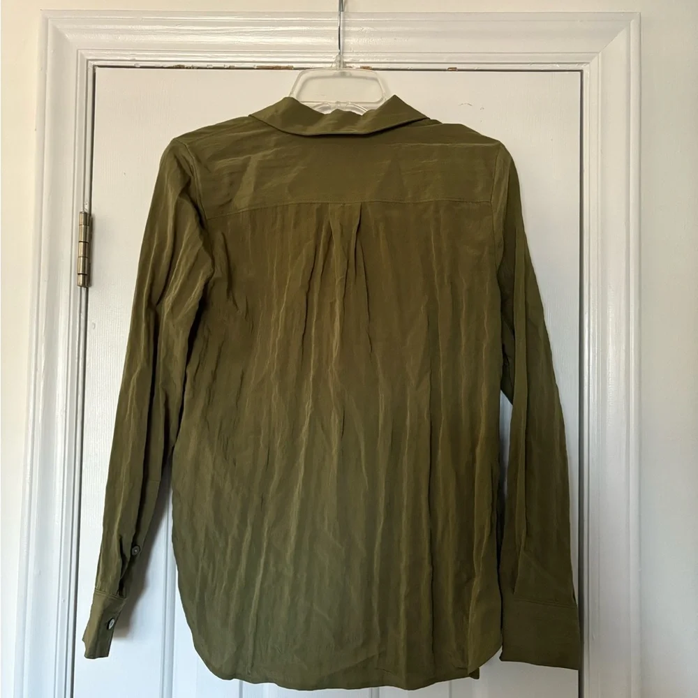 Madewell Olive Green Collared Button Up Shirt, soft silky material size sm - Picture 4 of 4